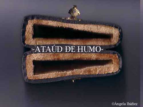 Ata&uacute;d de humo, de &Aacute;ngela Ib&aacute;&ntilde;ez.