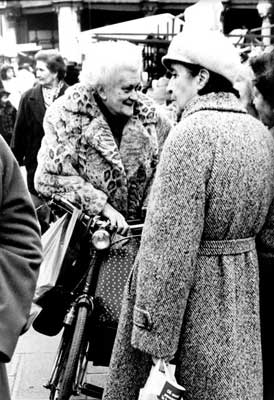 De charla (realizada en Padova, Italia en 2000), de Illya Alvarado.