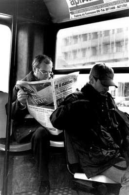 En el autob&uacute;s (realizada en Padova, Italia en 1999), de Illya Alvarado.