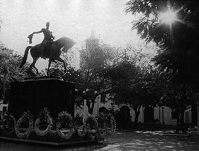 Saludo al sol, fotograf&iacute;a de Carmelo Raydan.