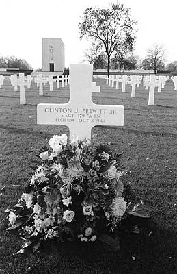 Cementerios de la II Guerra Mundial, serie fotogr&aacute;fica de Fabio Borquez