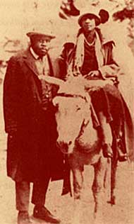 Marcus Garvey con su mujer.